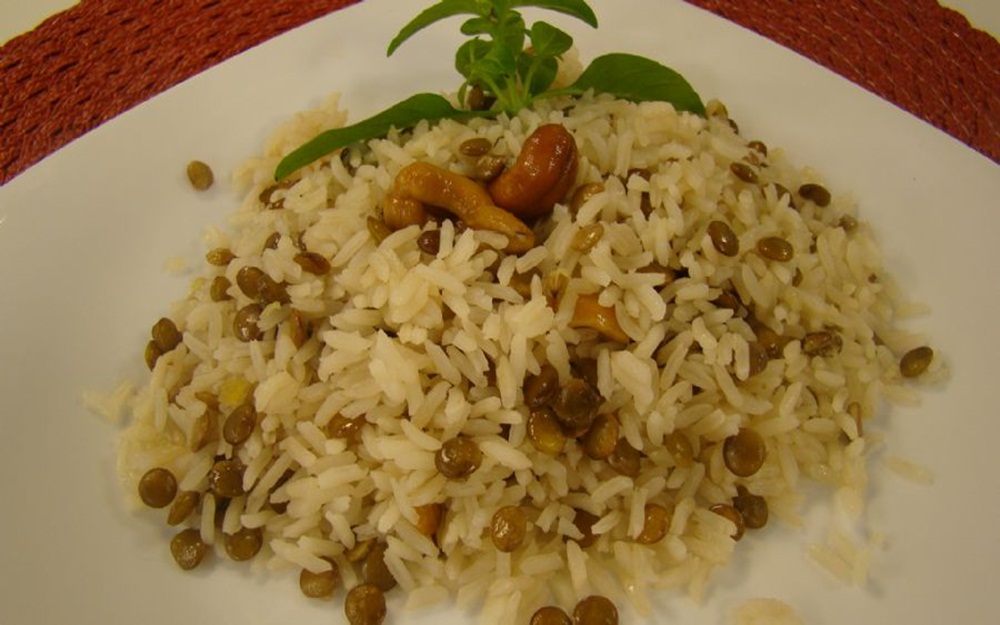 Ir para  <ul>
	<li>1 e 1/2 x&iacute;cara de arroz;</li>
	<li>1/2 x&iacute;cara de lentilhas;</li>
	<li>1 lingui&ccedil;a tipo paio;</li>
	<li>3 colheres (sopa) de bacon...